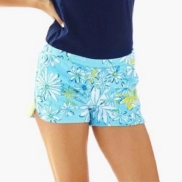 Lilly Pulitzer Blue Adie Breakwater Daisy Shorts Size 2 - Picture 1 of 9